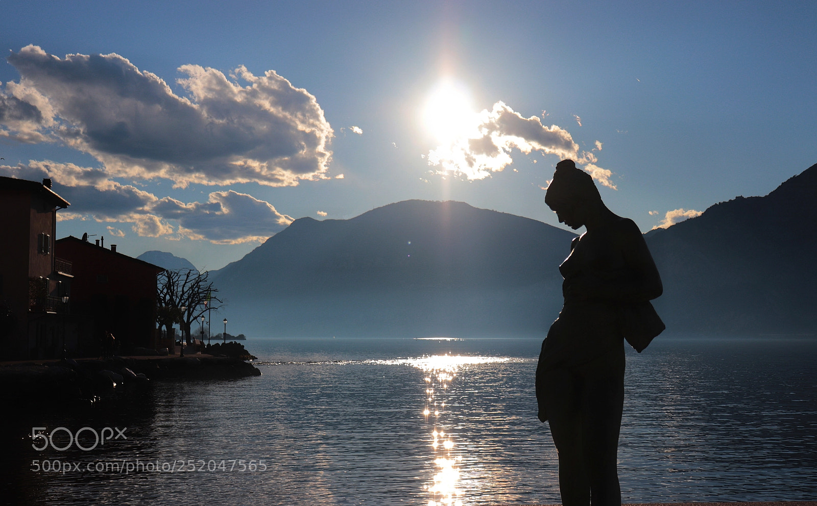 Canon EOS 77D (EOS 9000D / EOS 770D) sample photo. Statua photography