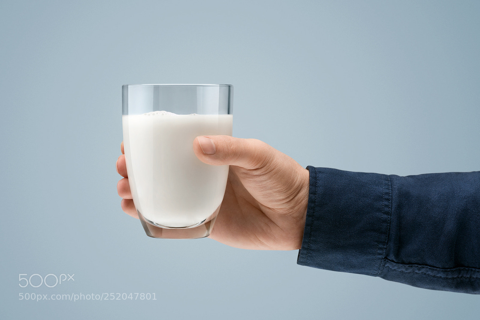 Nikon D610 sample photo. Hand with a glass photography