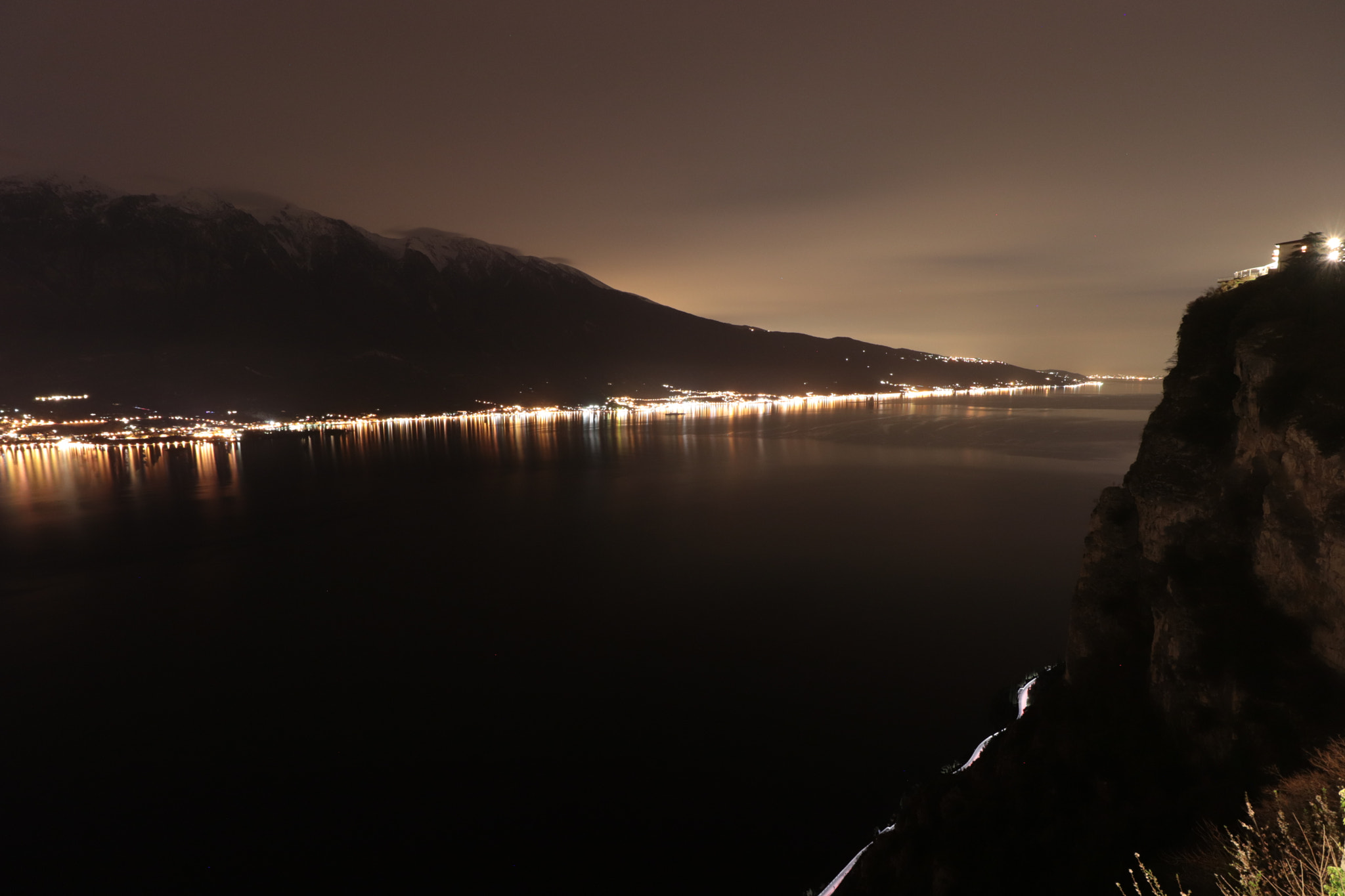 Canon EOS 77D (EOS 9000D / EOS 770D) sample photo. Notte photography