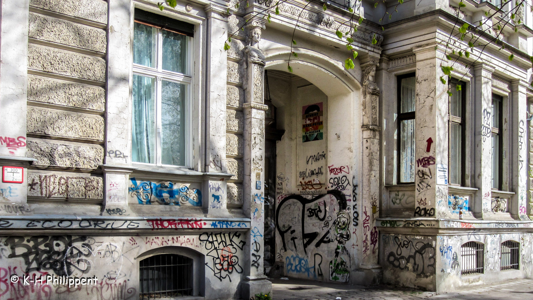 Canon PowerShot ELPH 300 HS (IXUS 220 HS / IXY 410F) sample photo. Berlin (germany), pankow, prenzlauer berg,  the beautiful old construction substance photography