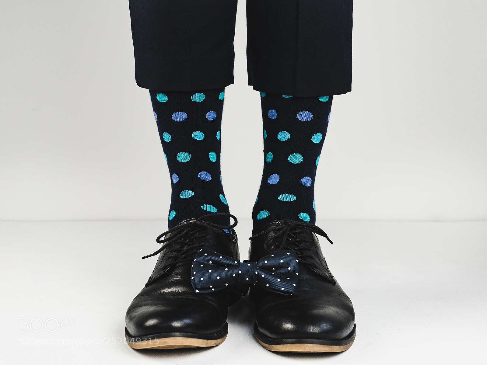 Olympus OM-D E-M5 II sample photo. Stylish shoes, bright socks photography