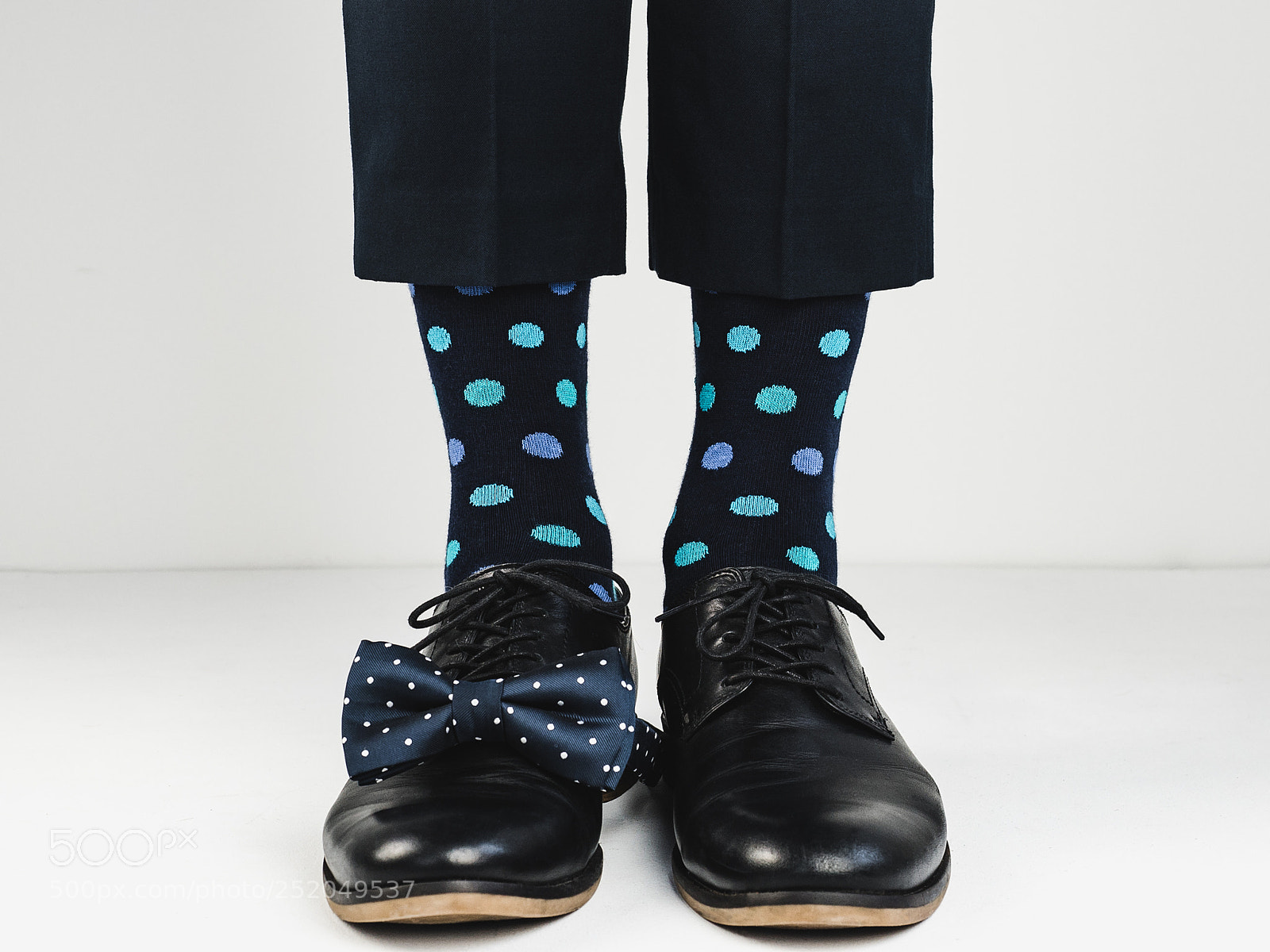 Olympus OM-D E-M5 II sample photo. Stylish shoes, bright socks photography
