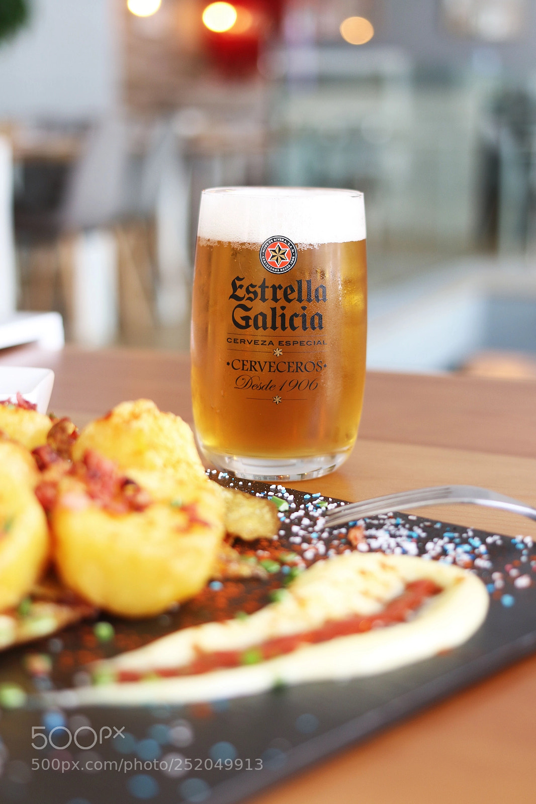 Canon EOS 70D sample photo. Bench restaurante photography
