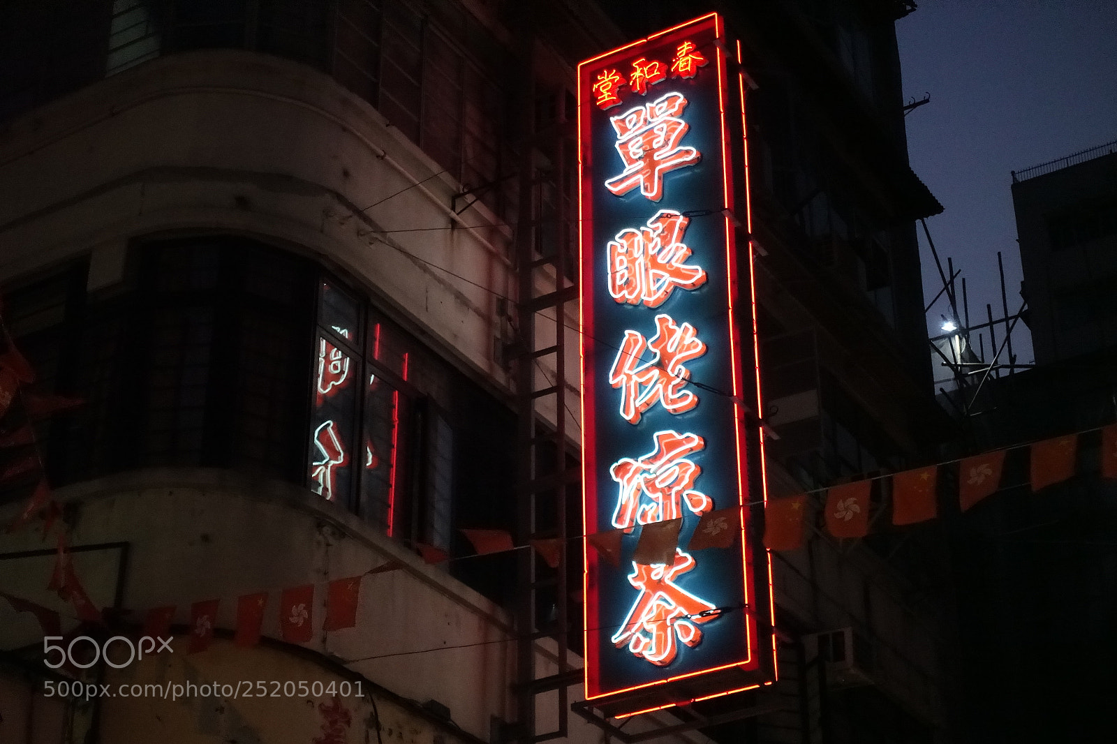 Sony DSC-RX100M5 sample photo. Hk temple street neon photography