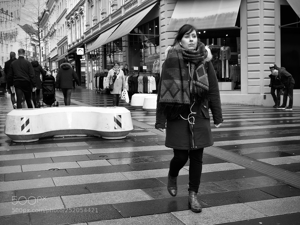 Fujifilm X-Pro2 sample photo. Pedestrian photography