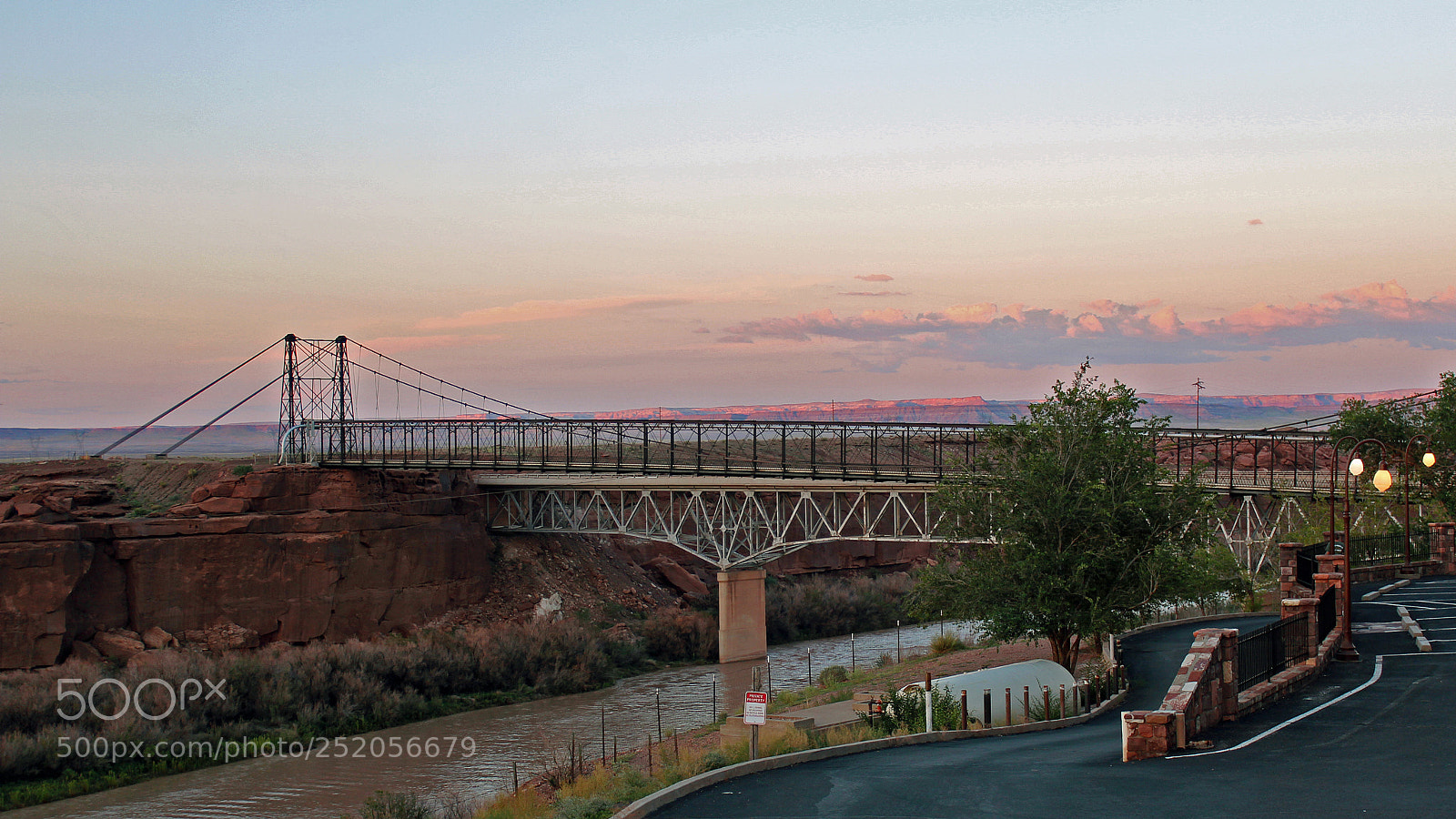 Canon EOS 600D (Rebel EOS T3i / EOS Kiss X5) sample photo. Bridge over troubled water photography