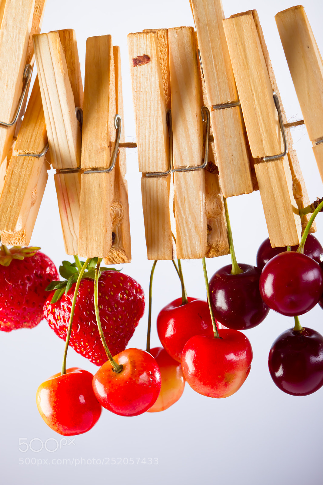 Canon EOS 7D sample photo. Cherry and rope on photography