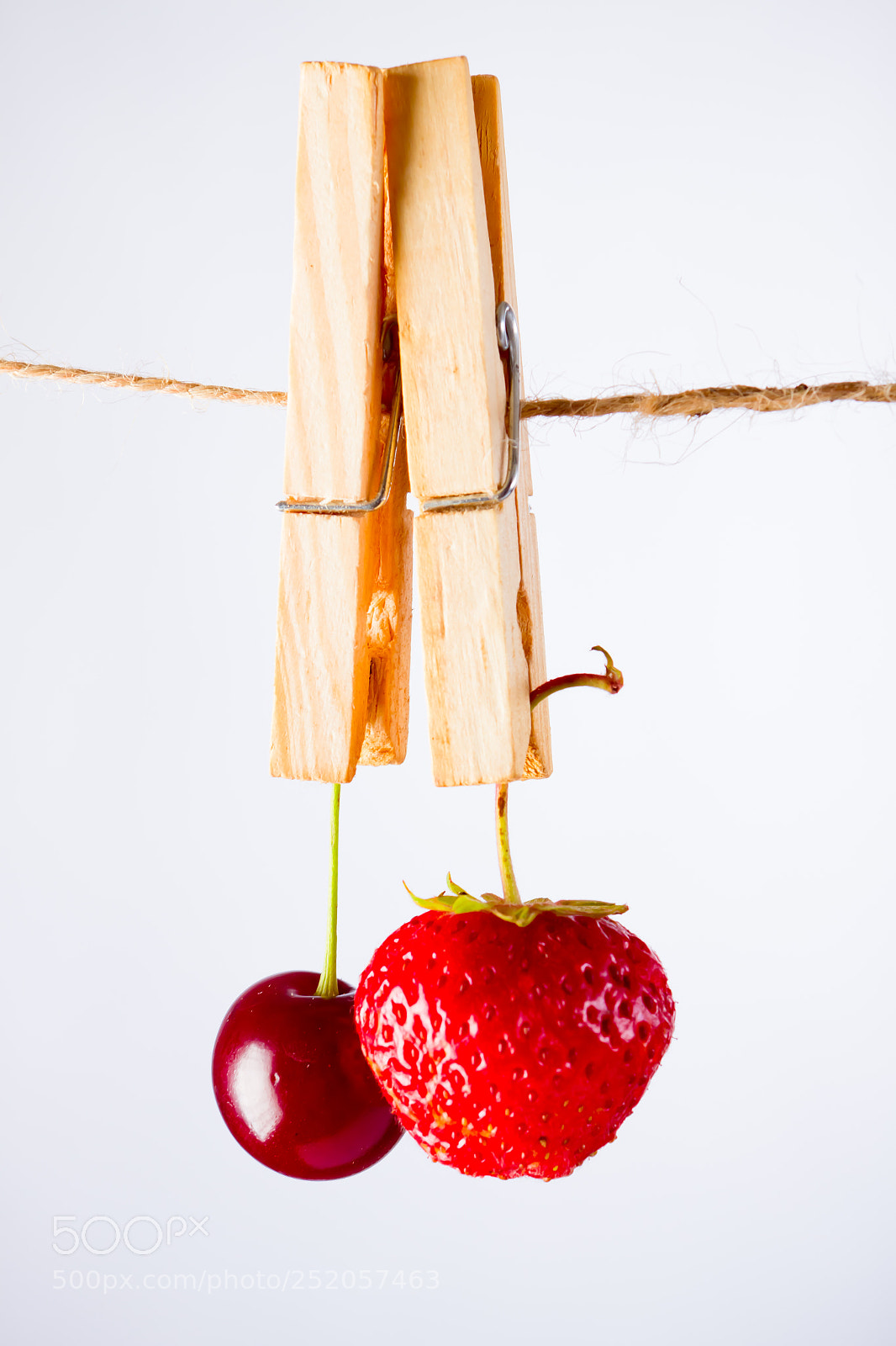 Canon EOS 7D sample photo. Cherry and rope on photography