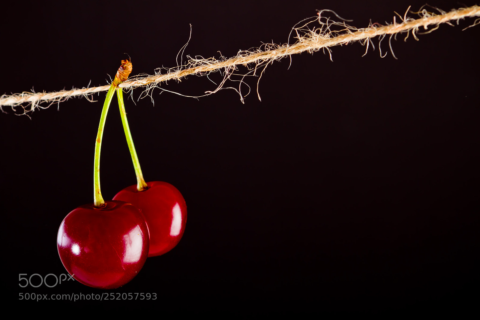 Canon EOS 7D sample photo. Cherry and rope on photography