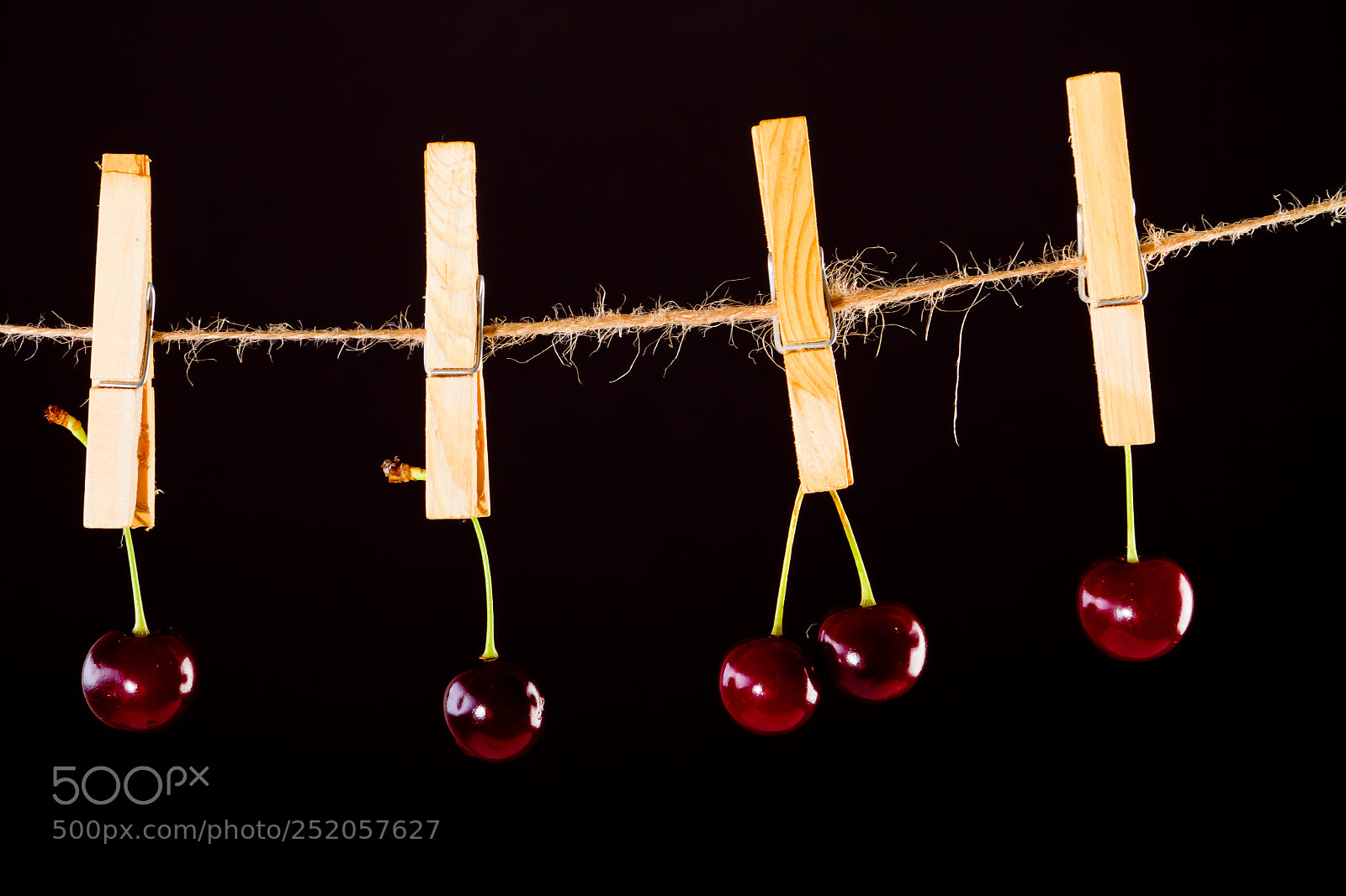 Canon EOS 7D sample photo. Cherry and rope on photography