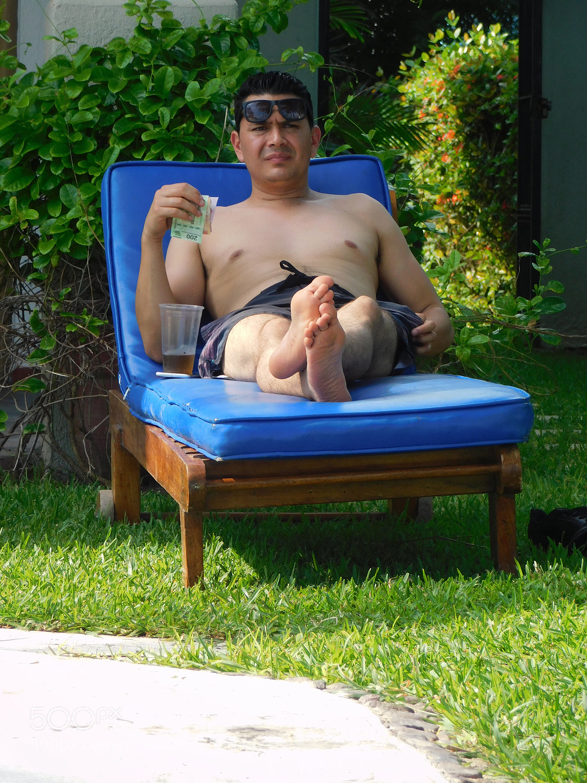 Nikon Coolpix B500 sample photo. Tomando el sol photography