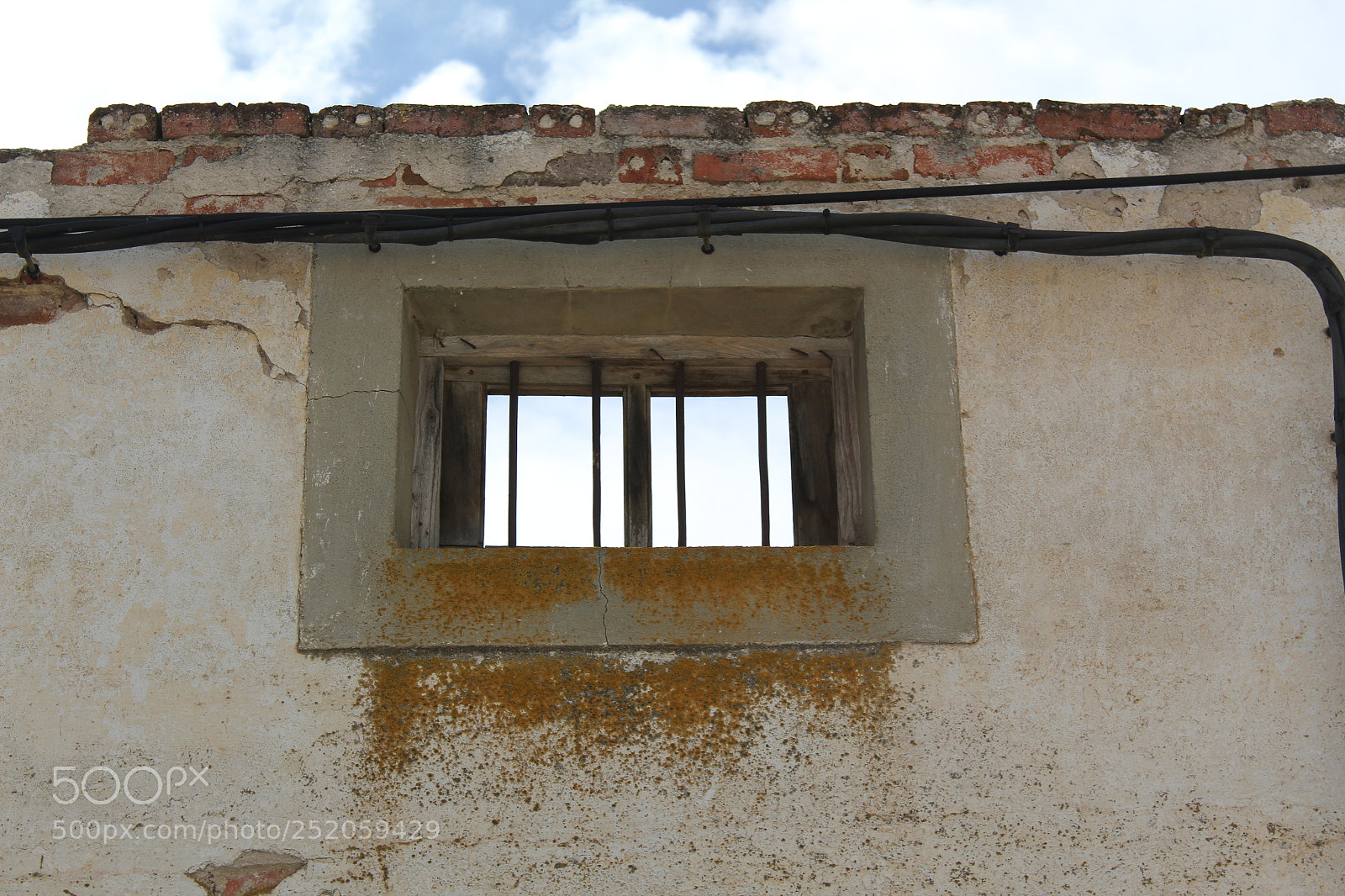 Canon EOS 1300D (EOS Rebel T6 / EOS Kiss X80) sample photo. Ventana enrejada photography