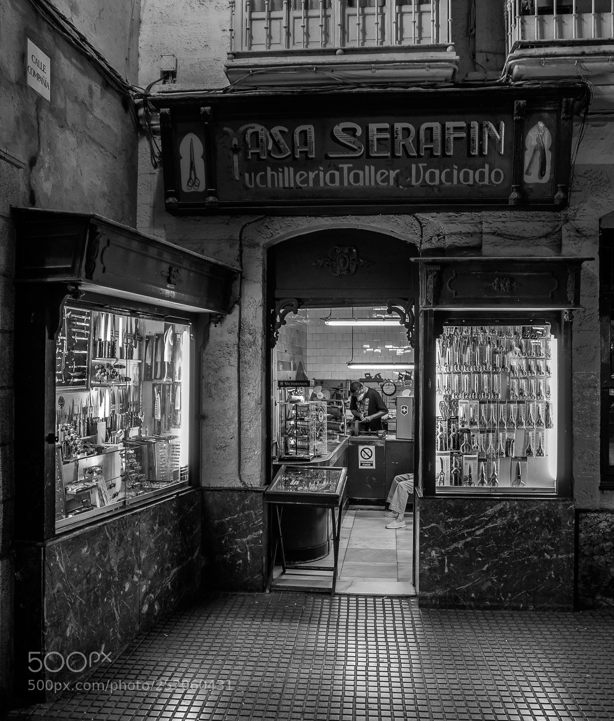 Sony SLT-A77 sample photo. The knife sharpener photography