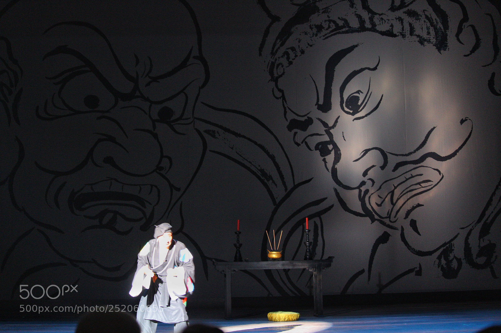 Canon EOS 100D (EOS Rebel SL1 / EOS Kiss X7) sample photo. A fugitive walks into photography