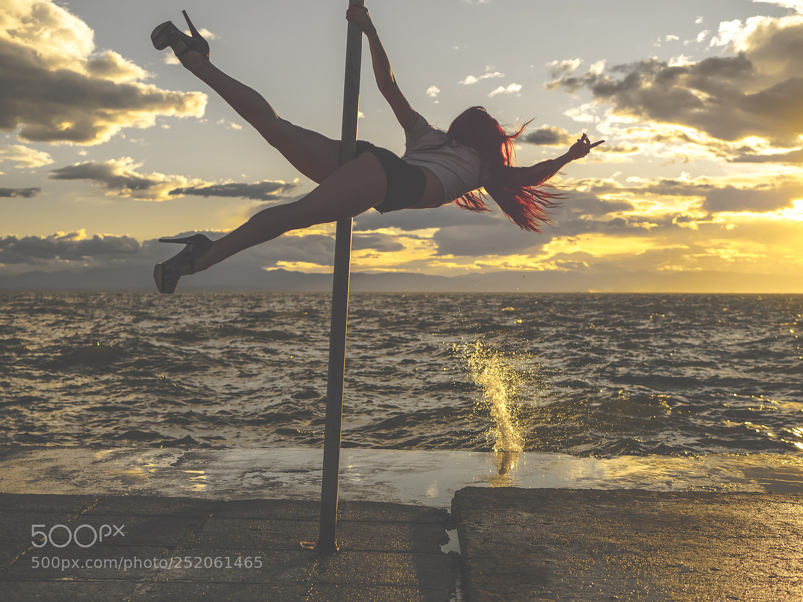 Olympus OM-D E-M1 sample photo. Pole dance street photography