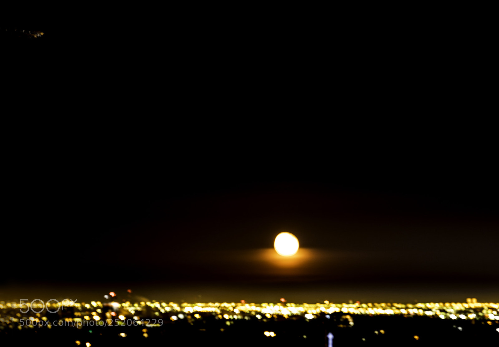 Canon EOS 5D Mark IV sample photo. Moonrise april 2nd photography
