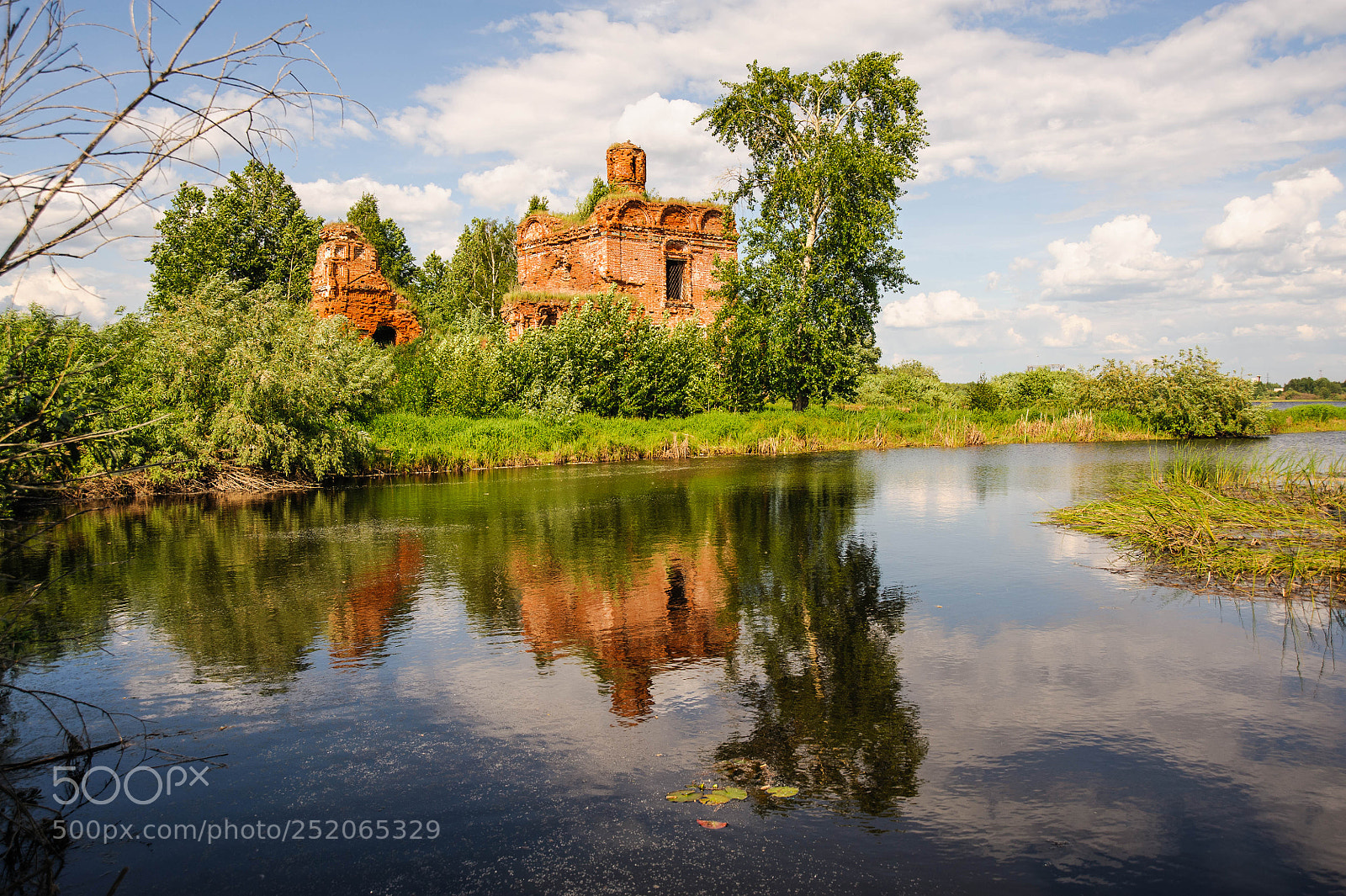 Nikon D700 sample photo. Церковь в Лёнве photography