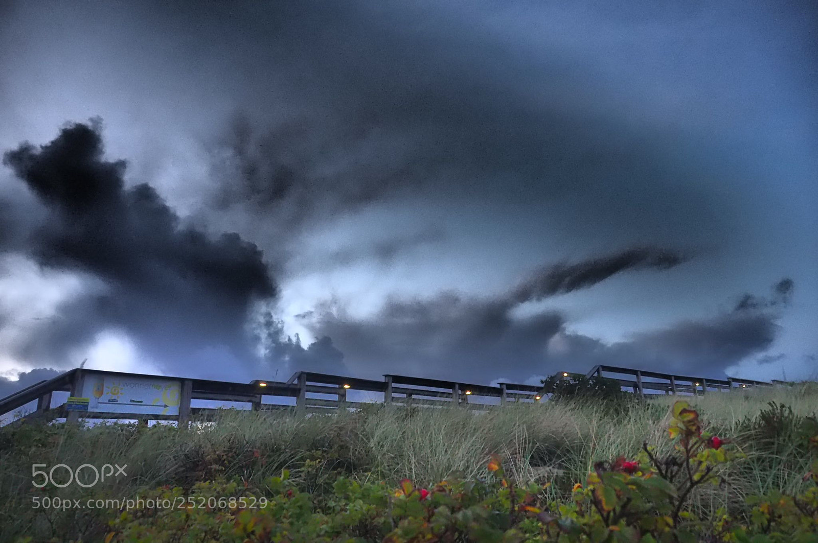 Olympus OM-D E-M5 II sample photo. Sylt evening rain photography