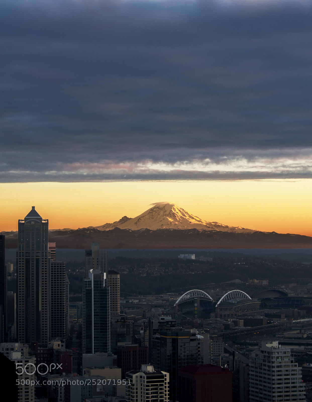 Nikon D700 sample photo. Mount rainier downtown seatte photography
