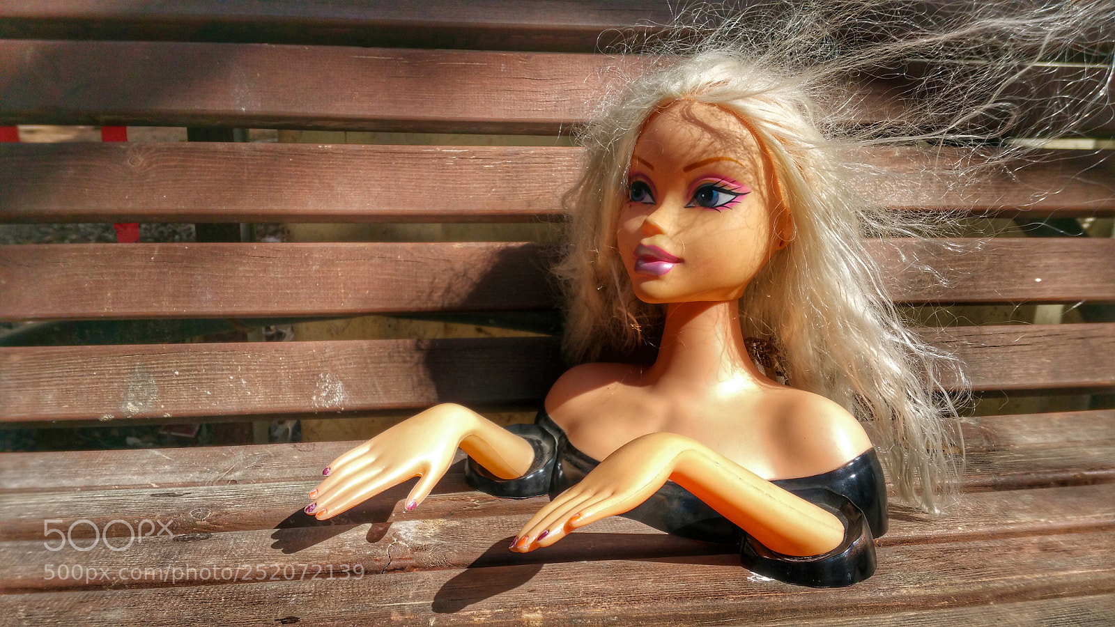 Samsung Galaxy Note4 sample photo. Creepy blonde on the photography