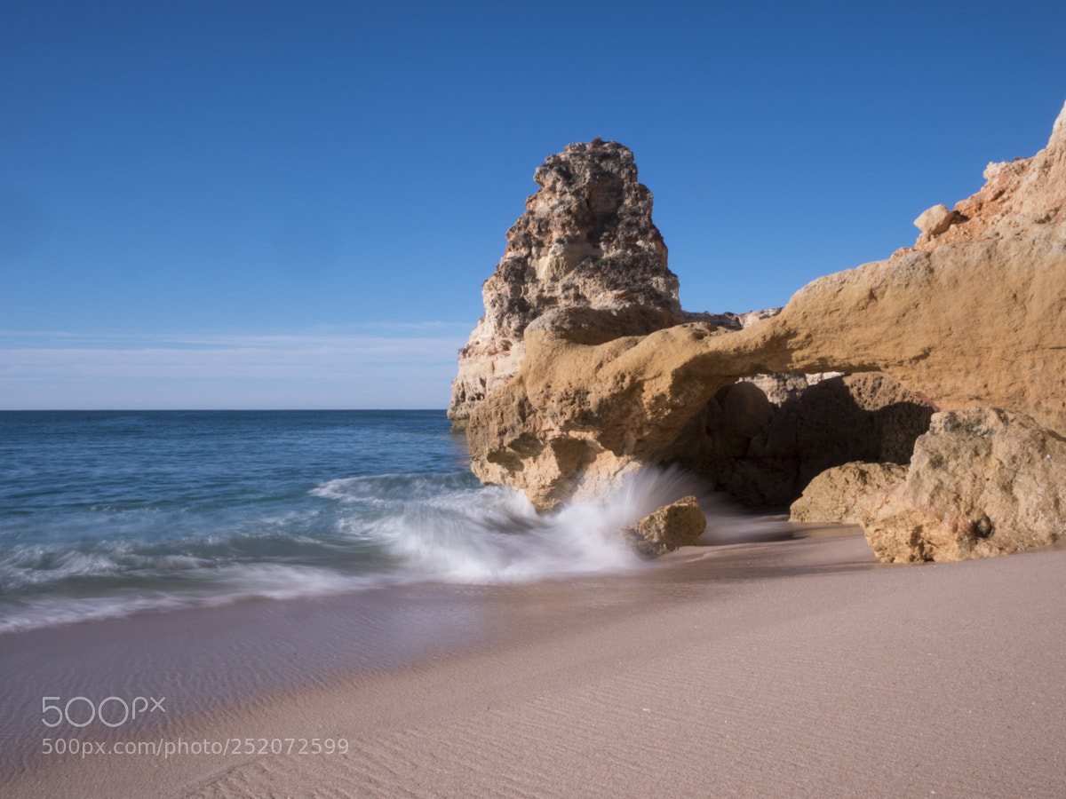Olympus OM-D E-M1 Mark II sample photo. Praia da marinha portugal photography