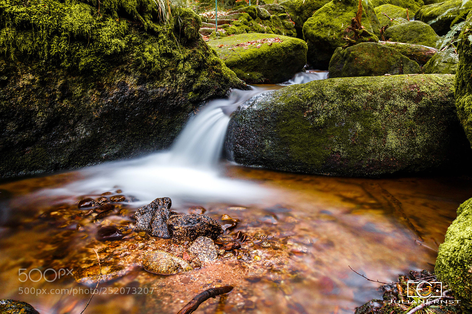 Canon EOS 70D sample photo. Rushing photography