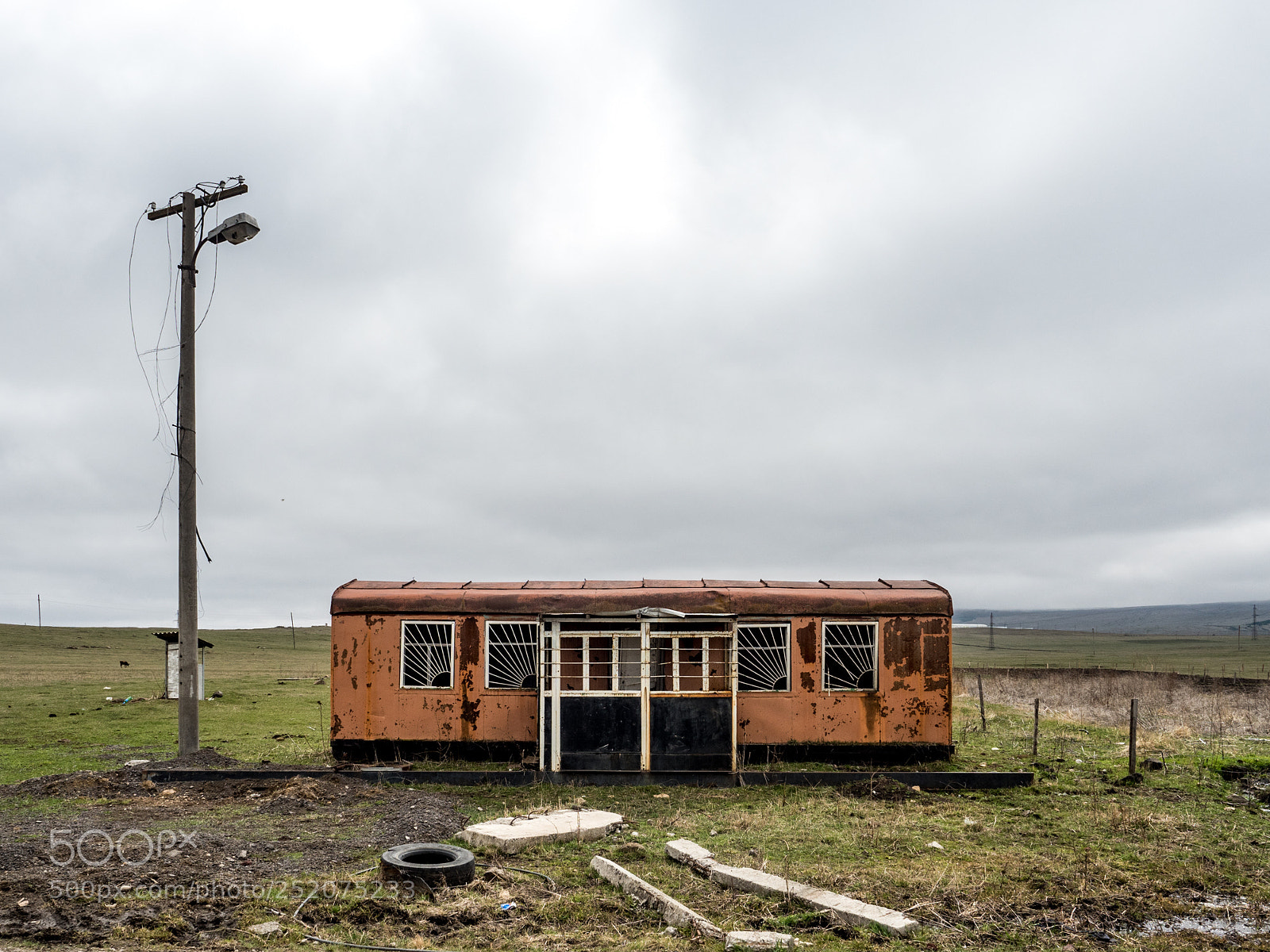 Olympus OM-D E-M5 II sample photo. Orange abandoned house photography
