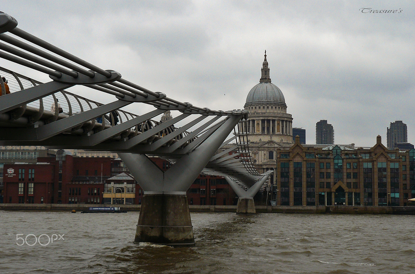 Panasonic DMC-FZ8 sample photo. Millennium bridge photography