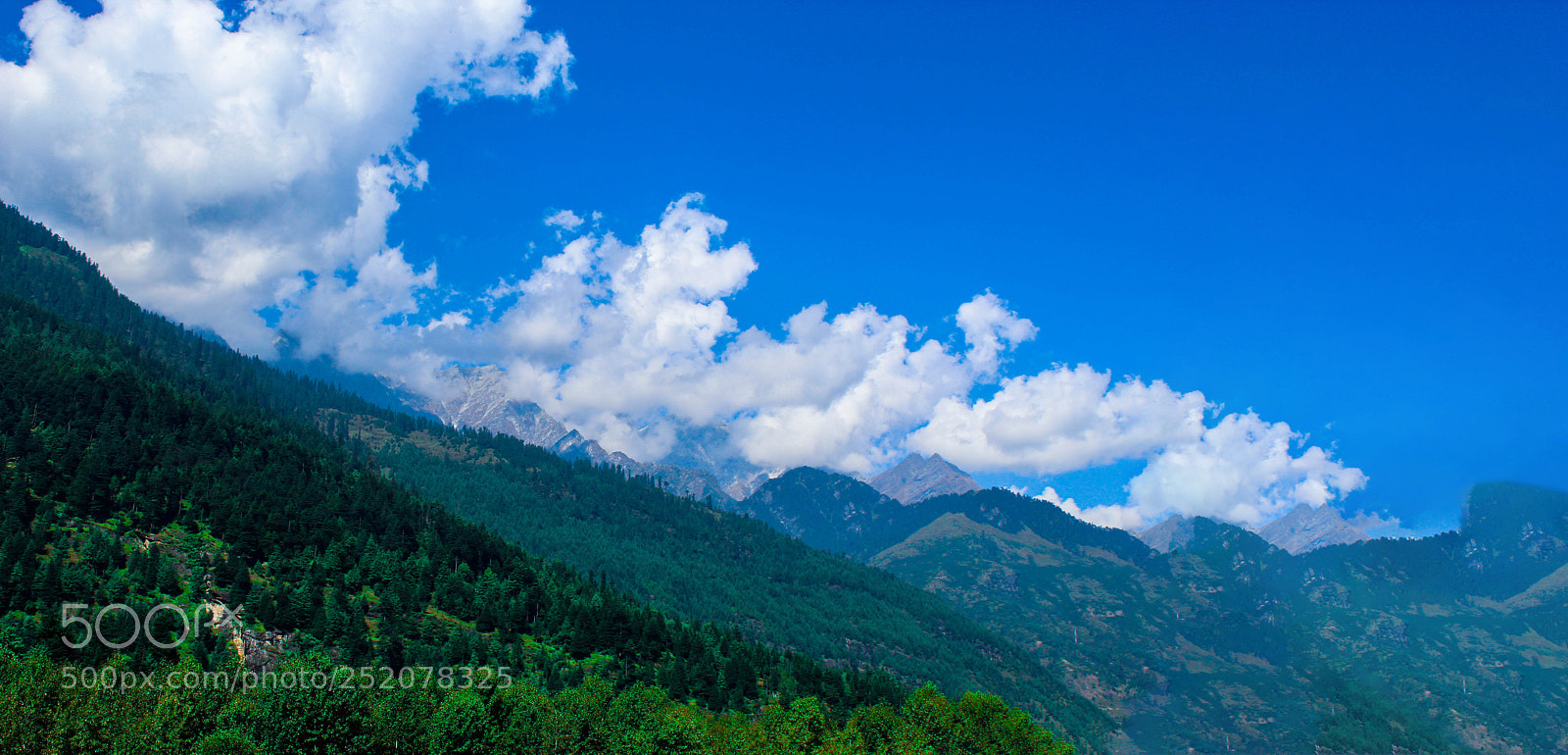 Canon EOS 1300D (EOS Rebel T6 / EOS Kiss X80) sample photo. Manali's valley photography