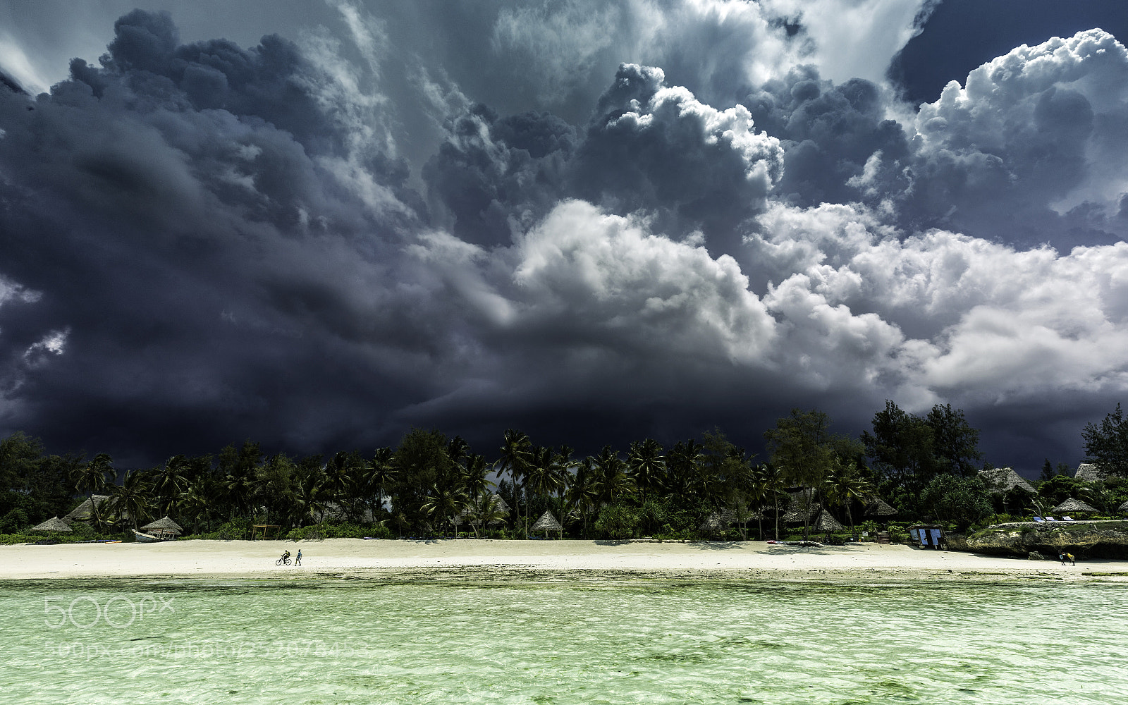 Canon EOS 5D Mark IV sample photo. Pongwe brewing t-storm photography
