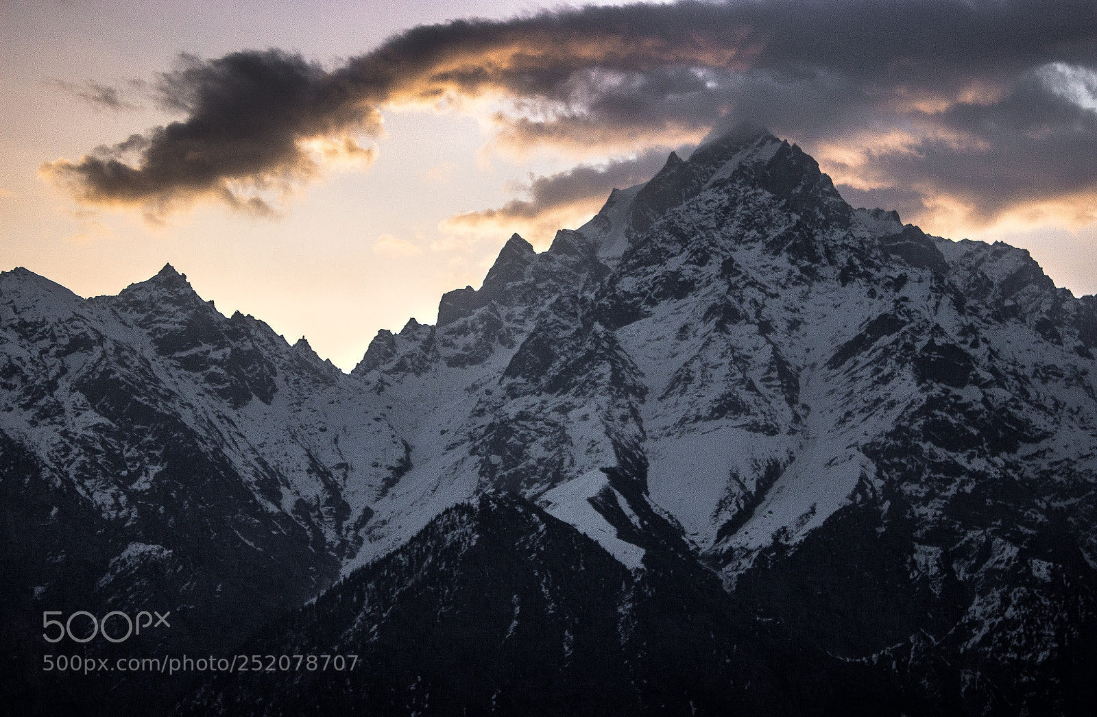 Canon EOS 600D (Rebel EOS T3i / EOS Kiss X5) sample photo. Kalpa at dawn photography