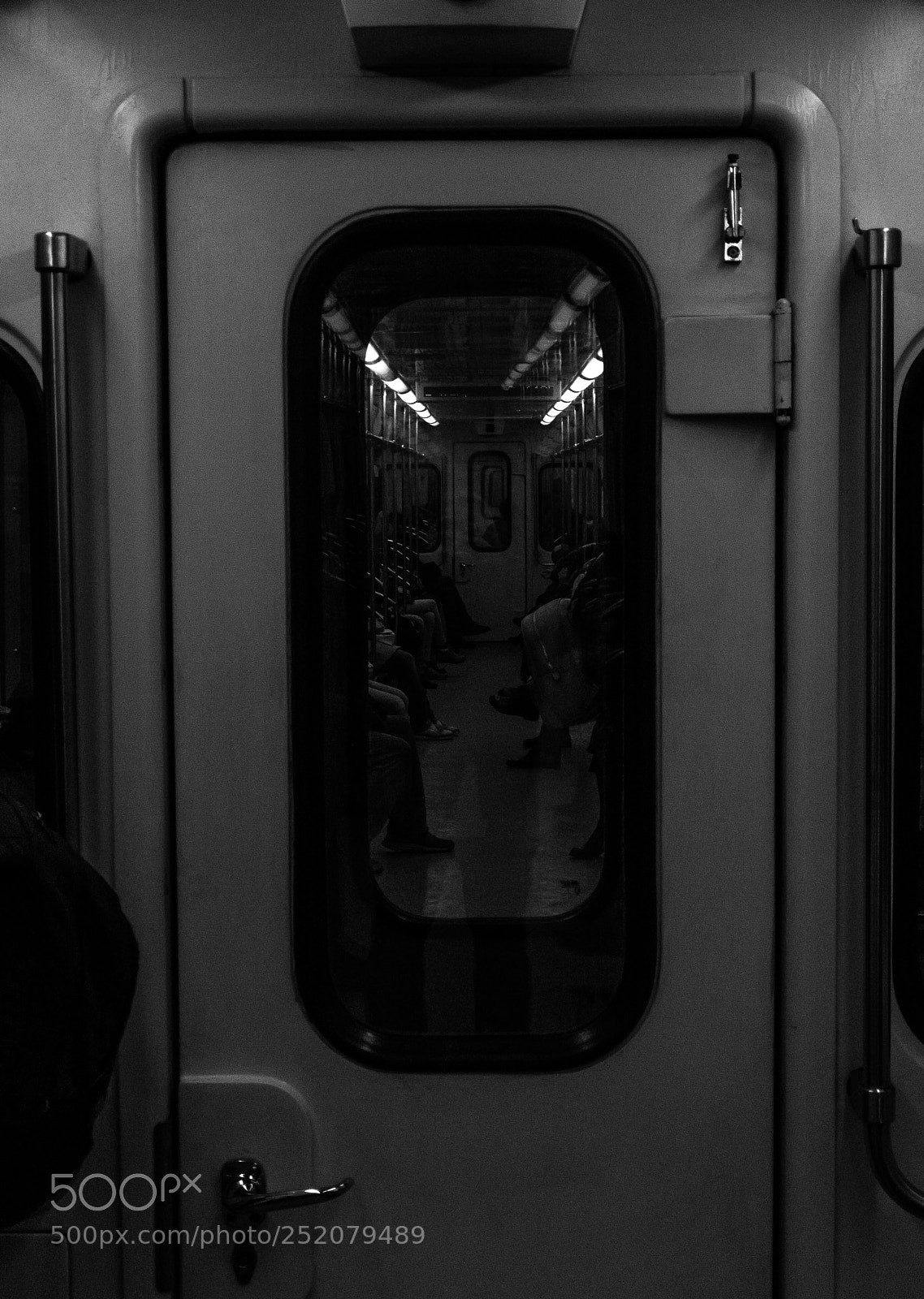 Apple iPhone 7 Plus sample photo. On the train. iphonography photography