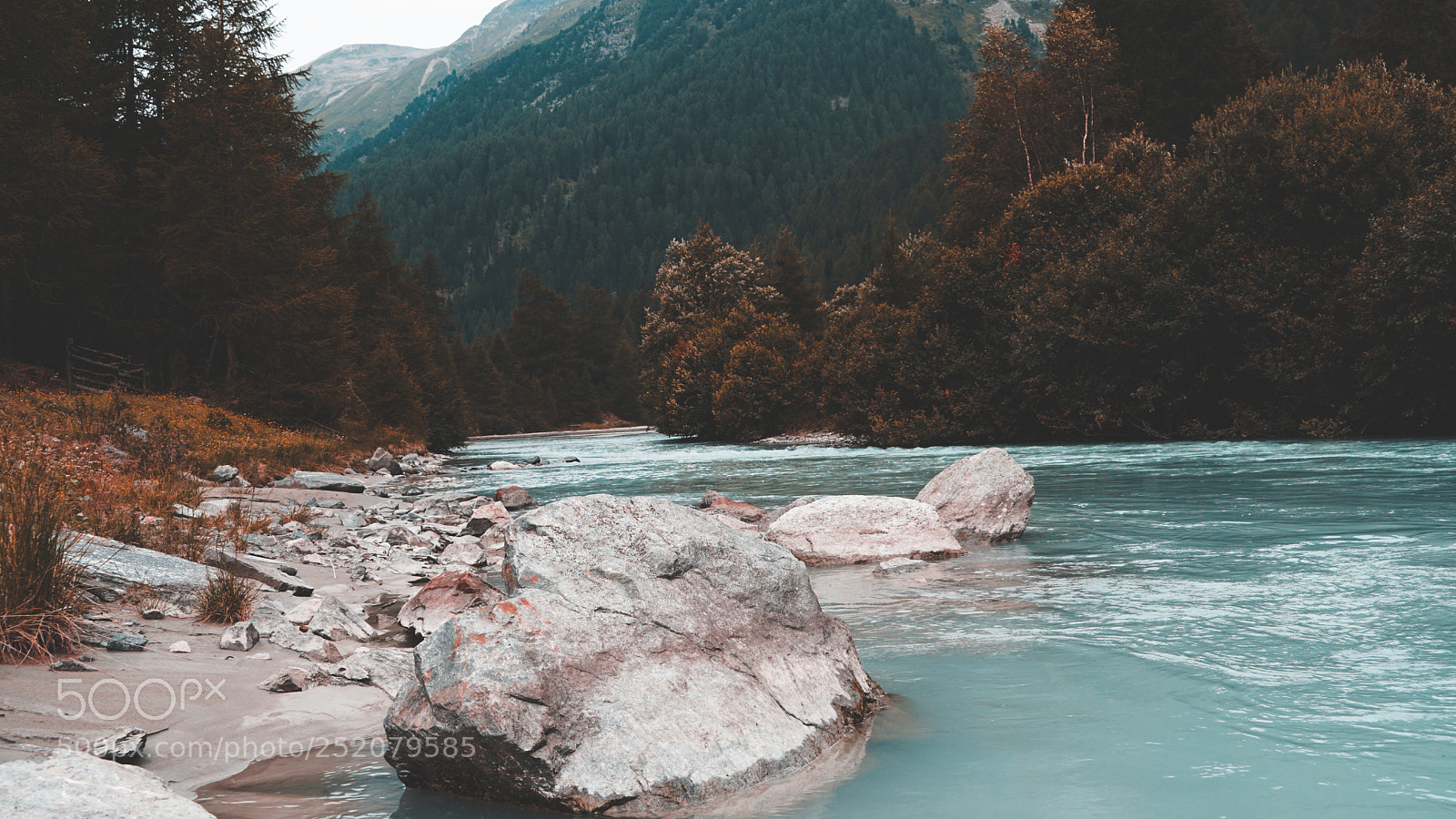 Sony a6300 sample photo. Scuol photography