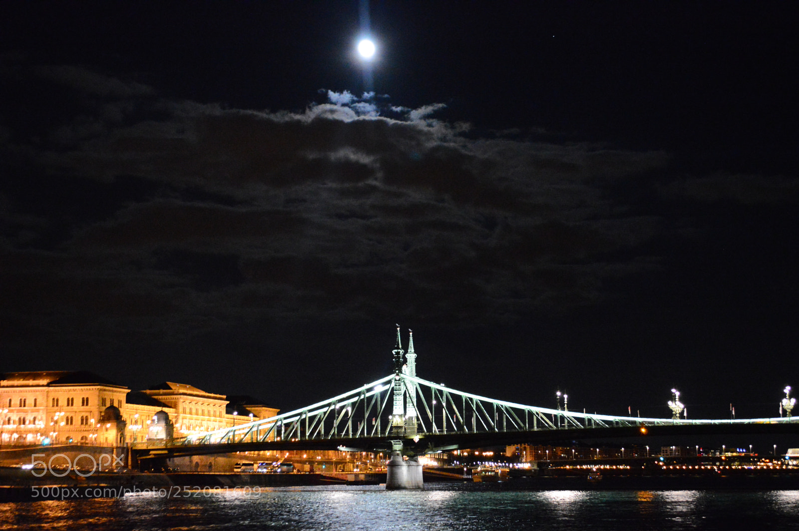 Nikon D3200 sample photo. Chain bridge, budapest photography