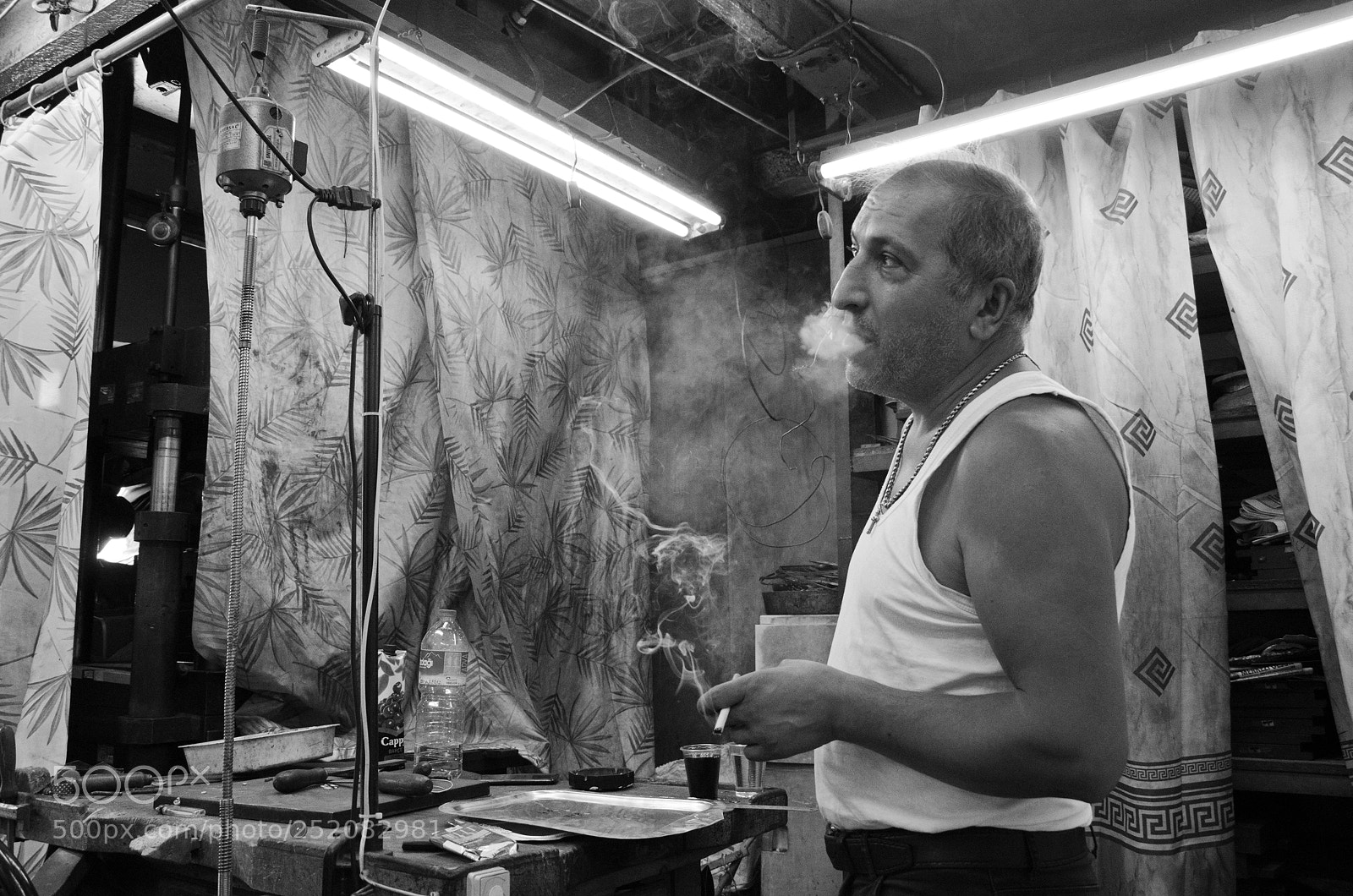 Nikon D7000 sample photo. Smoking break photography