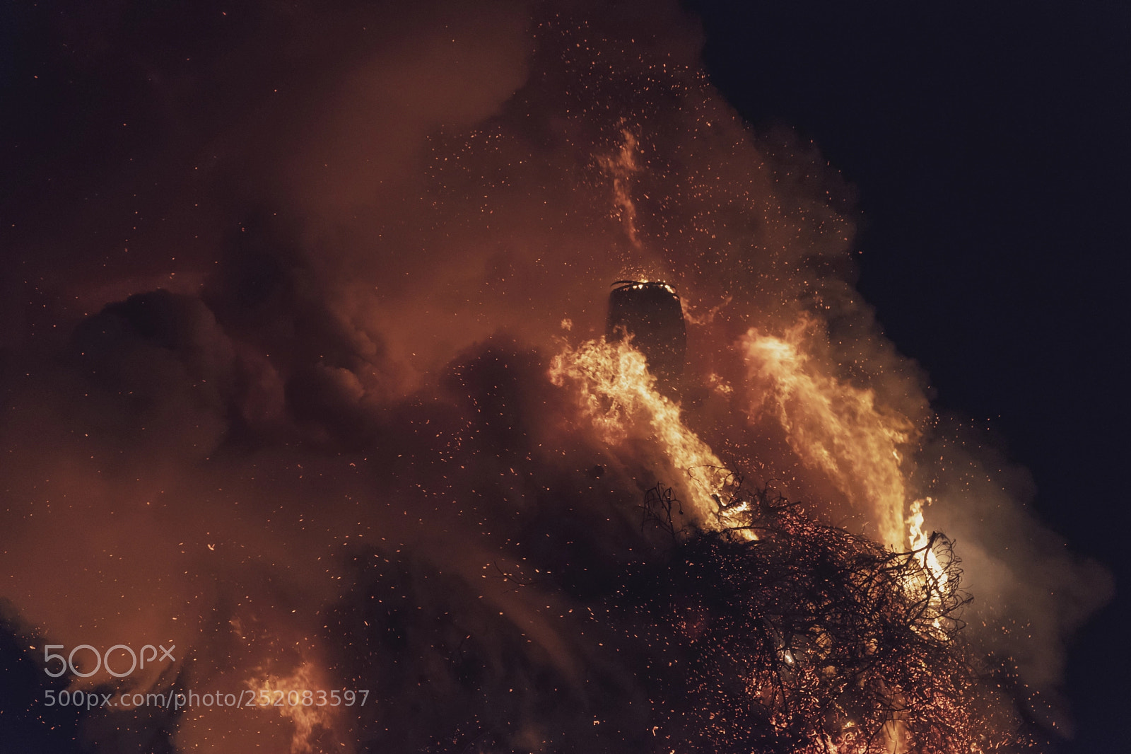 Fujifilm X-T2 sample photo. Maakelse boake [eastern fire] photography