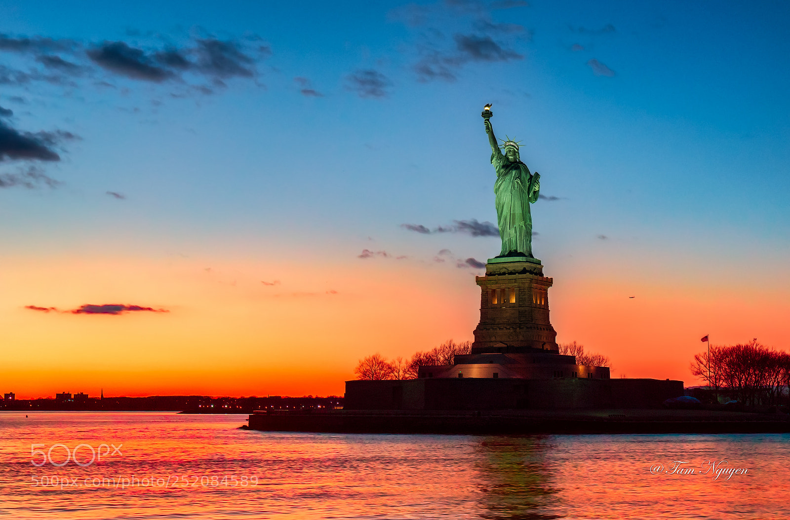 Sony a7R II sample photo. Statue of liberty photography