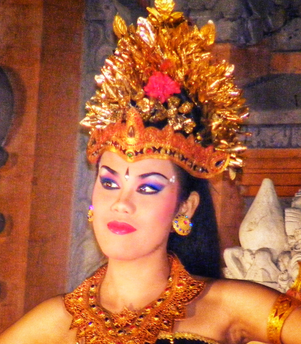 Fujifilm FinePix S5800 S800 sample photo. Legong dancer photography