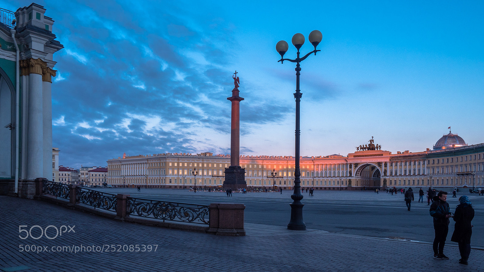 Olympus OM-D E-M5 II sample photo. Palace square photography