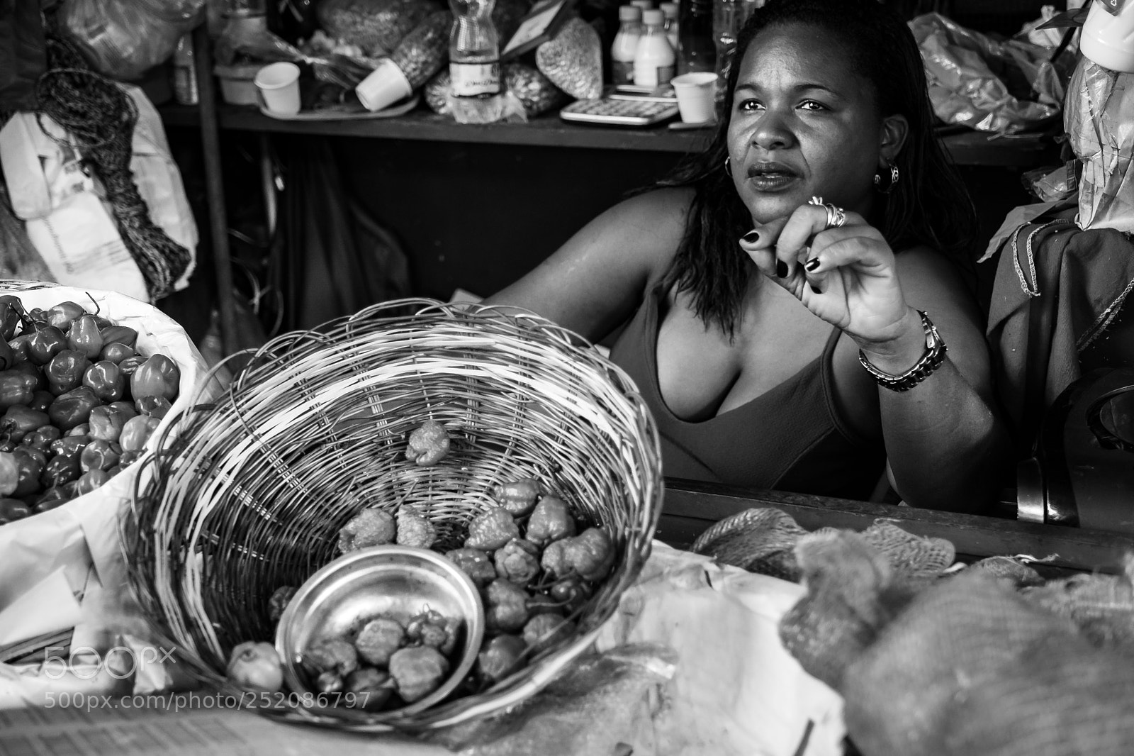 Fujifilm X-T2 sample photo. Peppers saleswoman photography