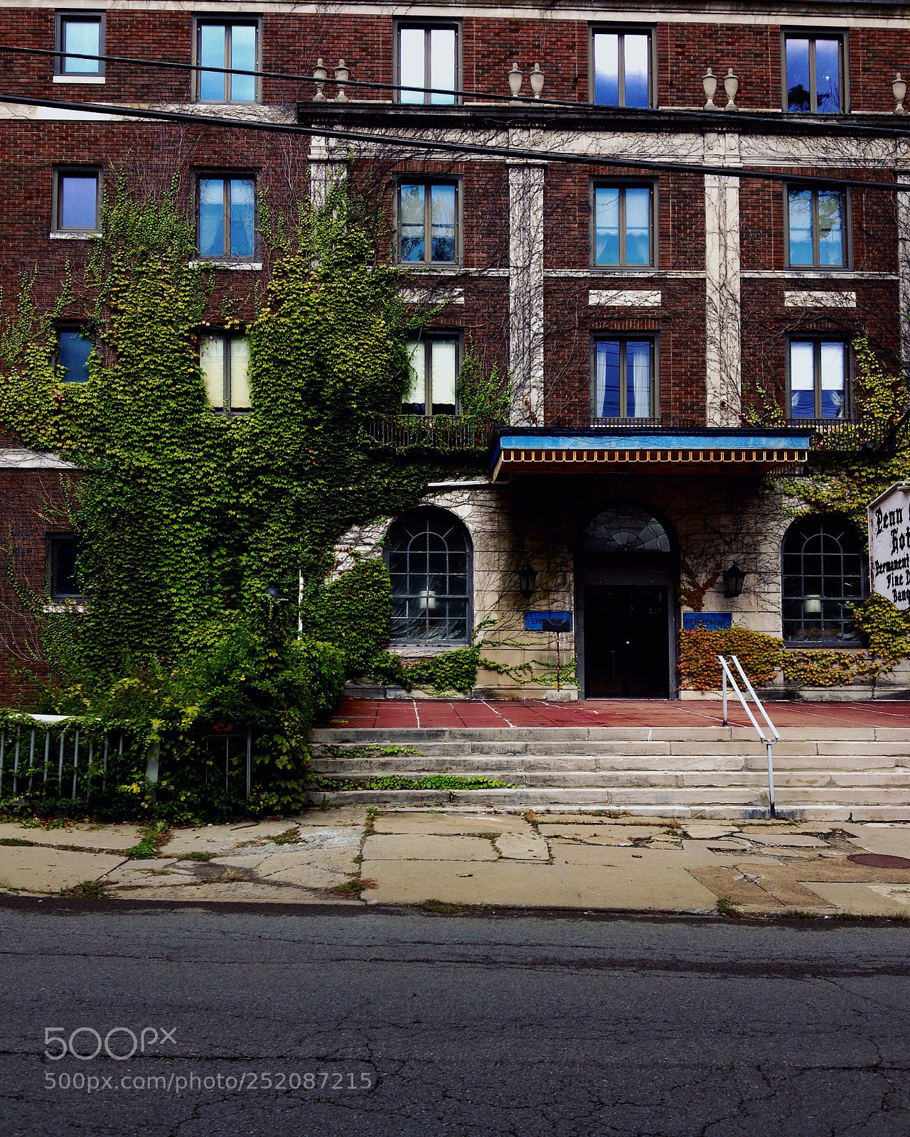 Apple iPhone 4S sample photo. Abandoned hotel photography