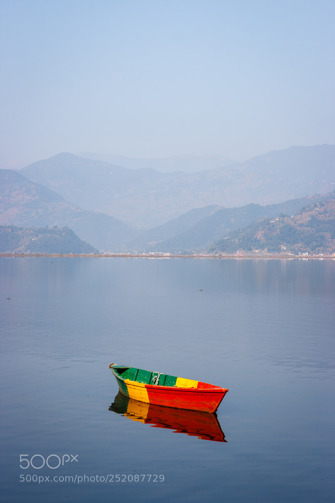 Canon EOS 400D (EOS Digital Rebel XTi / EOS Kiss Digital X) sample photo. Boats on the phewa photography