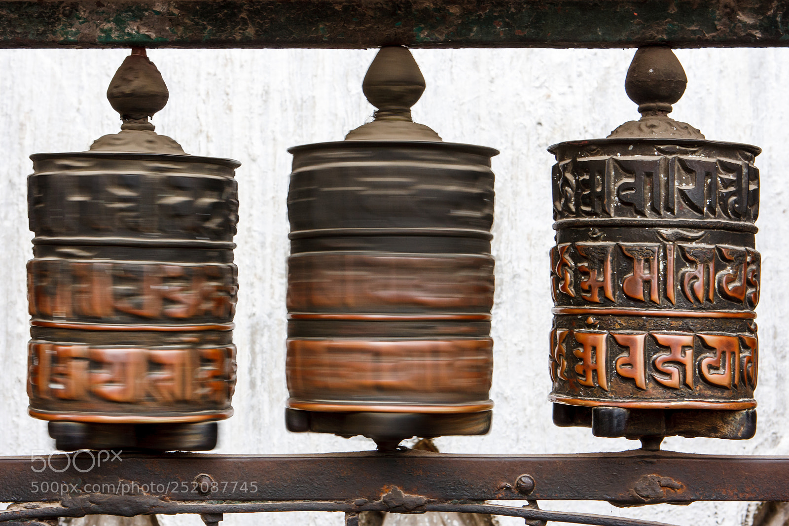 Canon EOS 400D (EOS Digital Rebel XTi / EOS Kiss Digital X) sample photo. Prayer wheels at the photography
