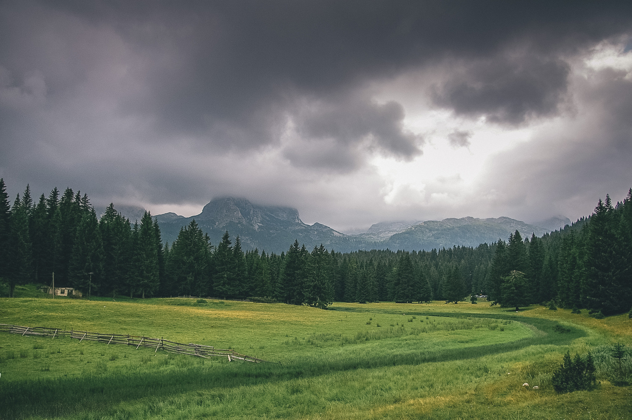 Pentax *ist DS sample photo. Cloudy peak photography