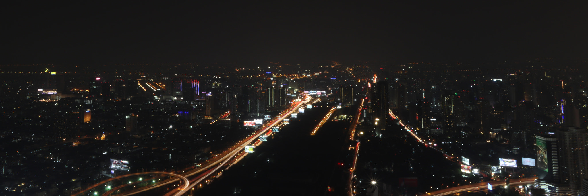 Canon EF-S 17-55mm F2.8 IS USM sample photo. Bangkok by night photography