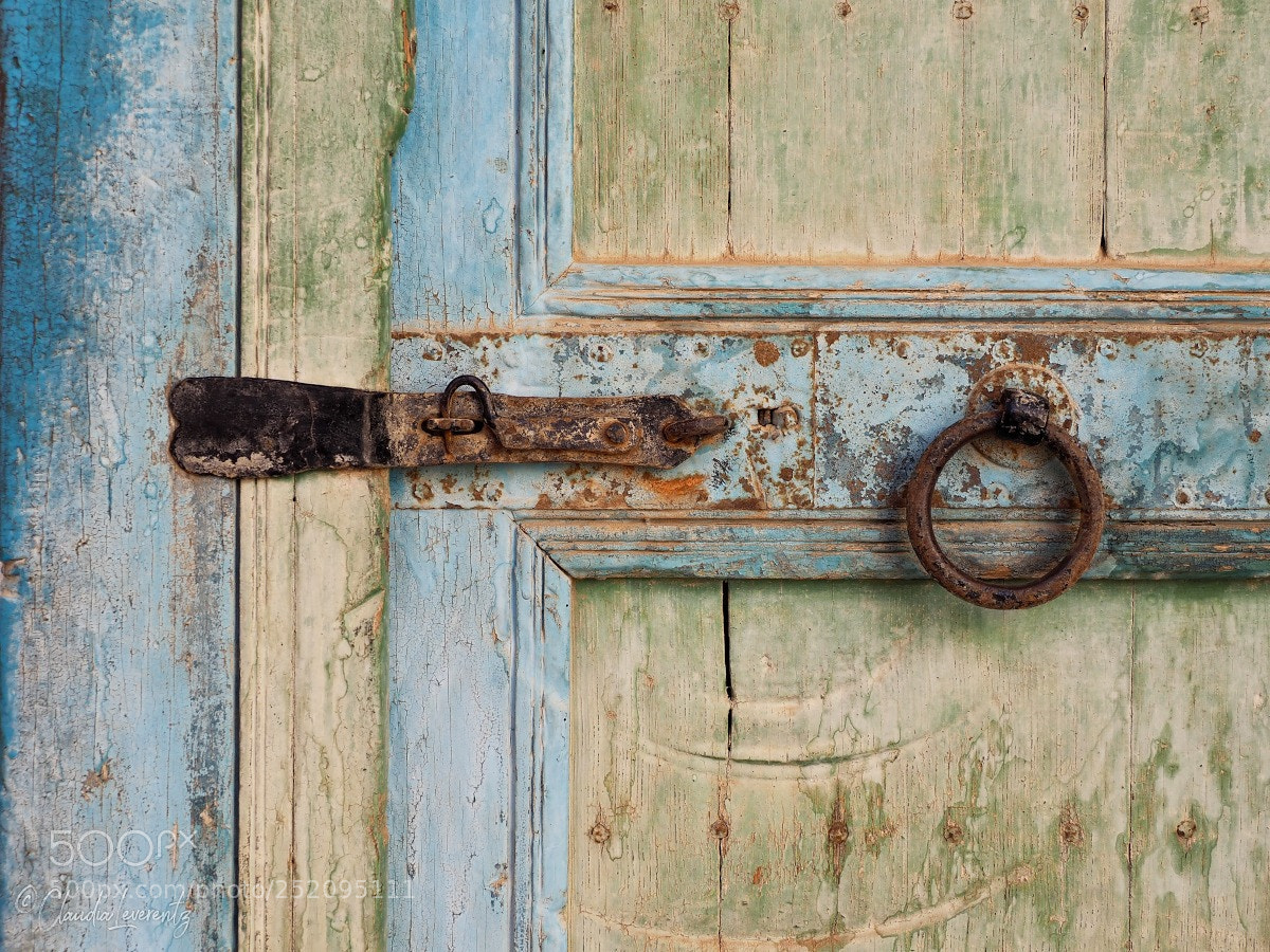 Olympus OM-D E-M1 sample photo. ... knock knock ... photography