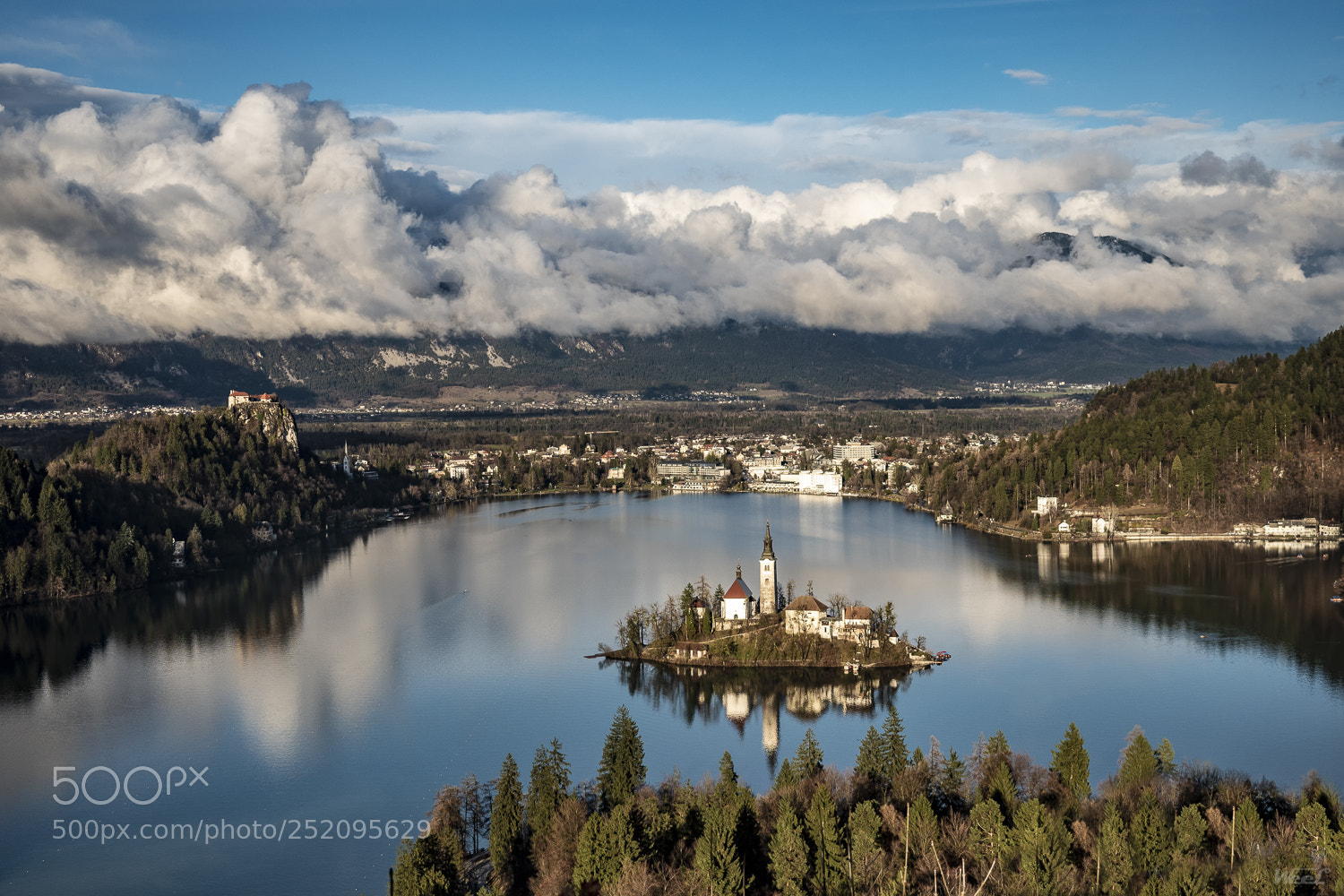 Olympus OM-D E-M5 II sample photo. Lake bled photography