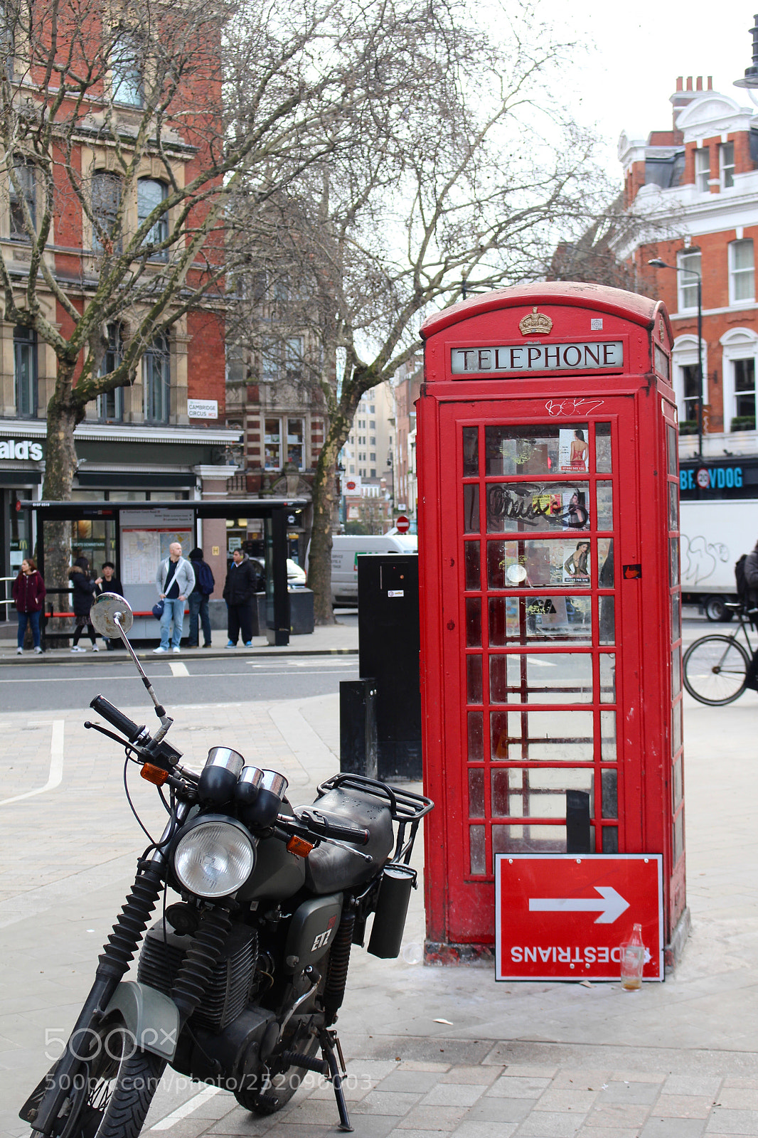 Canon EOS 700D (EOS Rebel T5i / EOS Kiss X7i) sample photo. English cliché photography