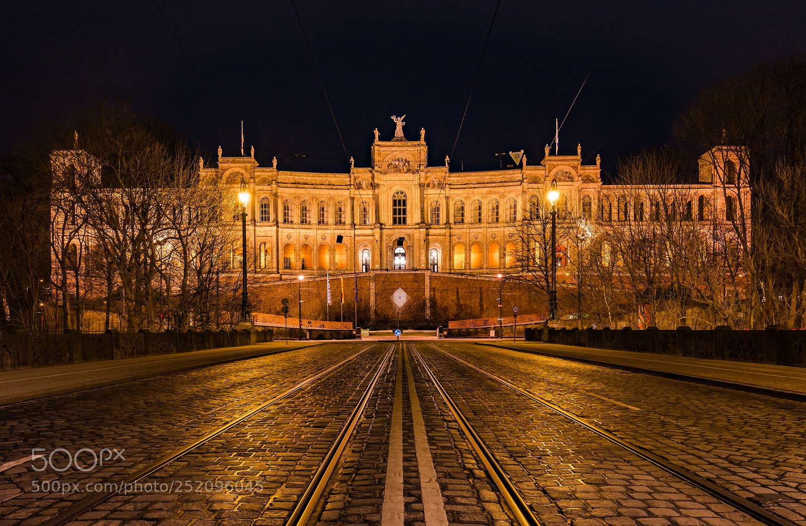 Canon EOS 70D sample photo. Munich maximilianeum photography