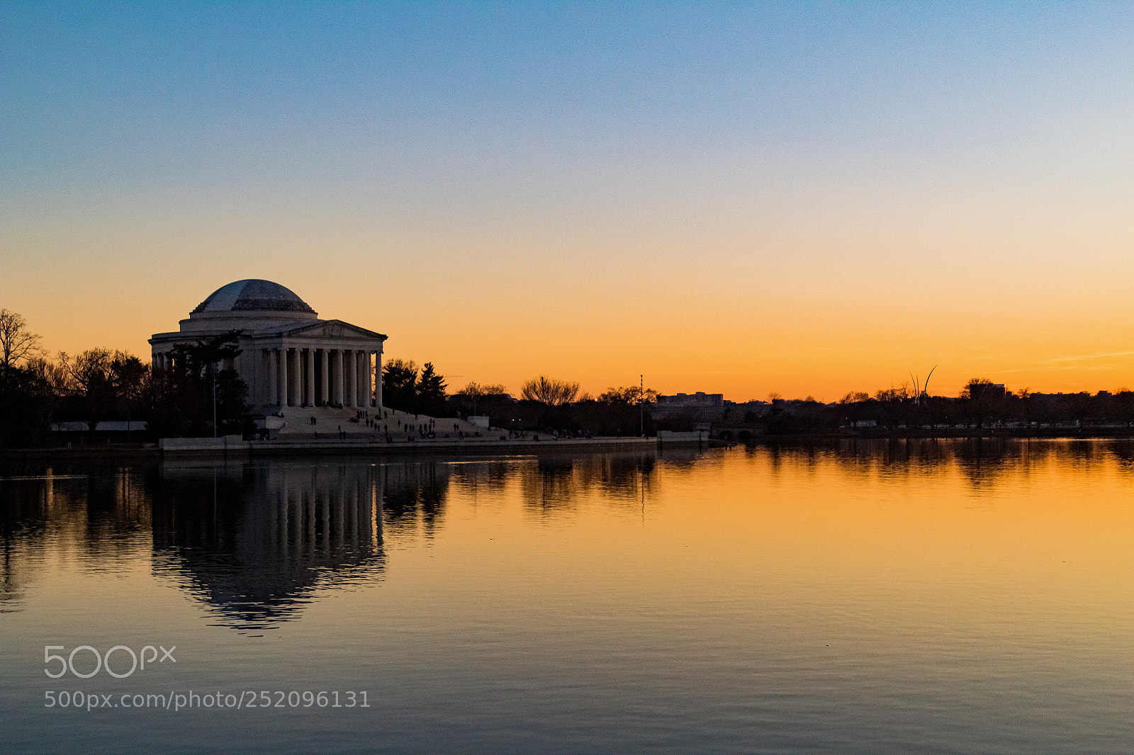 Canon EOS 1300D (EOS Rebel T6 / EOS Kiss X80) sample photo. Sunset at jefferson memorial photography